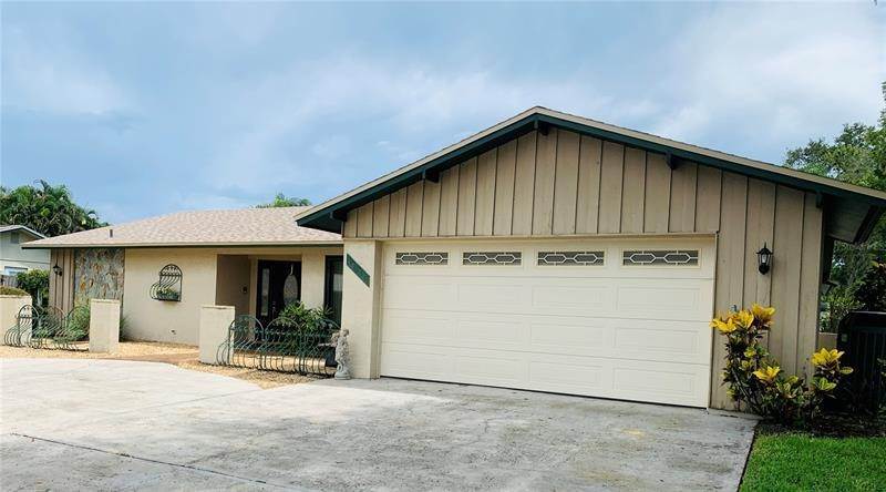 3. Single Family Homes for Sale at 13676 KIMBERLY OAKS CIRCLE Largo, Florida 33774 United States
