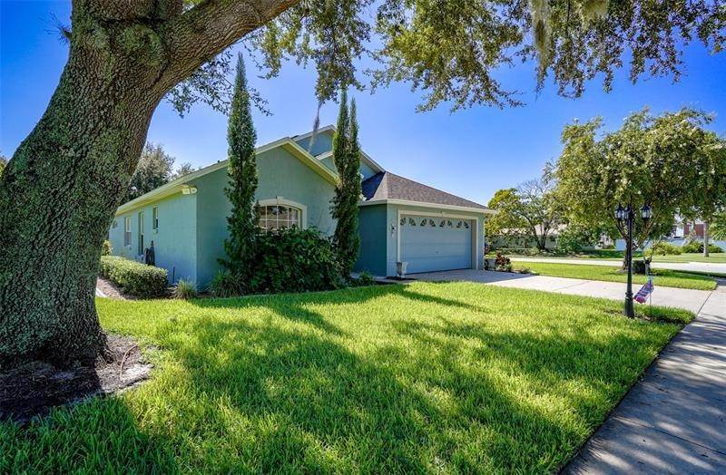 2. Single Family Homes for Sale at 105 WINONA CIRCLE Auburndale, Florida 33823 United States