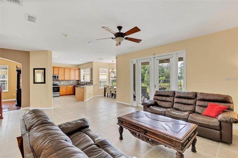 12. Single Family Homes for Sale at 9728 PECKY CYPRESS WAY Orlando, Florida 32836 United States