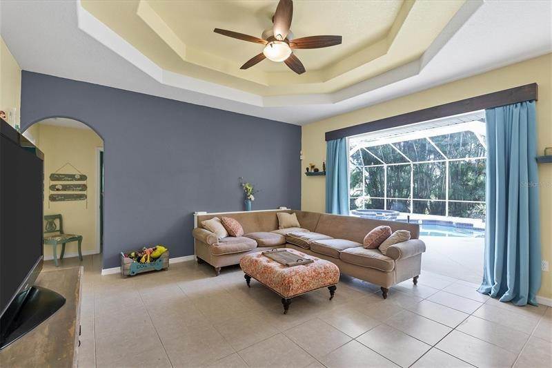 17. Single Family Homes for Sale at 43 LONG MEADOW COURT Rotonda West, Florida 33947 United States
