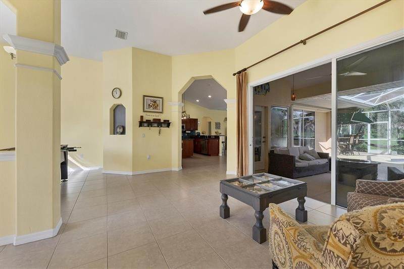 10. Single Family Homes for Sale at 43 LONG MEADOW COURT Rotonda West, Florida 33947 United States