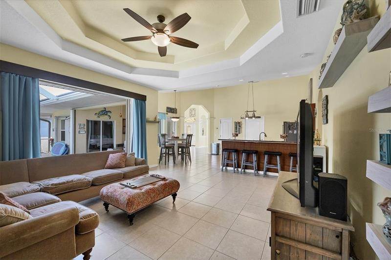 18. Single Family Homes for Sale at 43 LONG MEADOW COURT Rotonda West, Florida 33947 United States