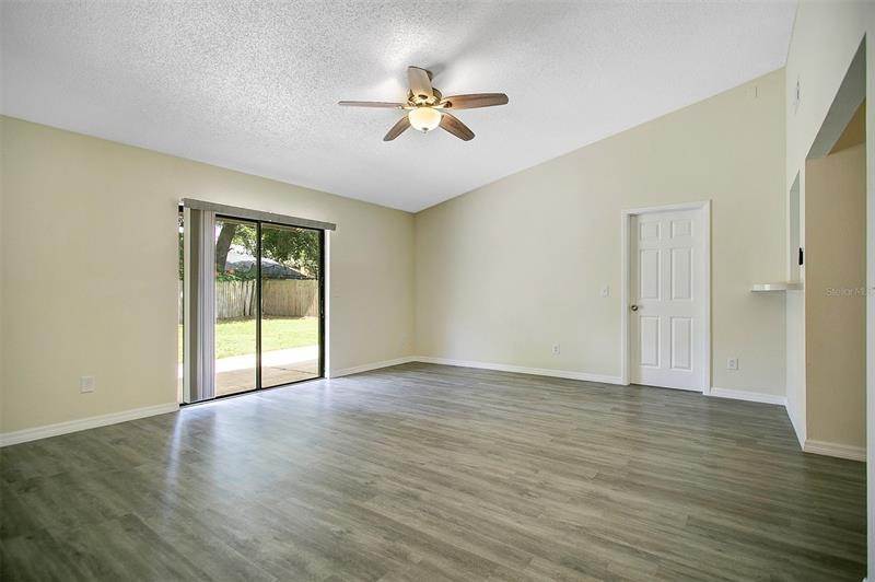 7. Single Family Homes for Sale at 277 DUBLIN DRIVE Lake Mary, Florida 32746 United States