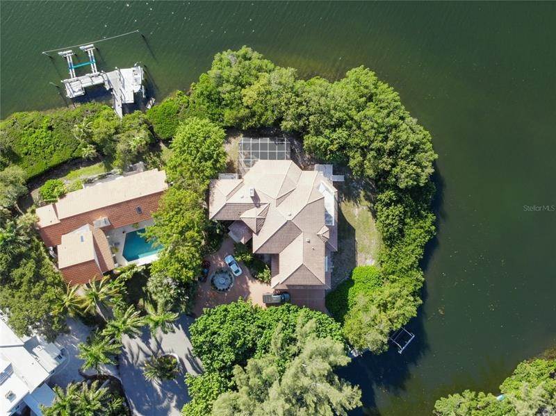 9. Single Family Homes for Sale at 781 HIDEAWAY BAY DRIVE Longboat Key, Florida 34228 United States