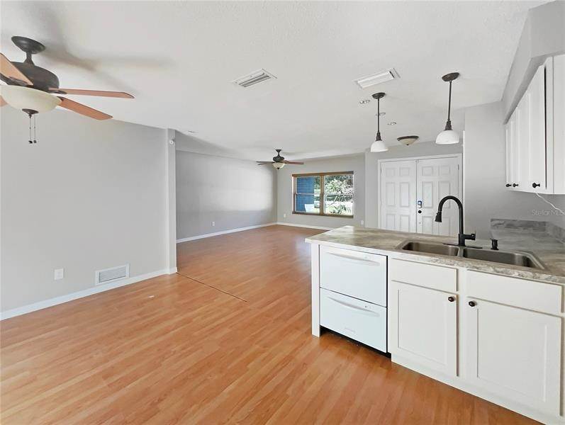 12. Single Family Homes for Sale at 167 SANDALWOOD WAY Longwood, Florida 32750 United States