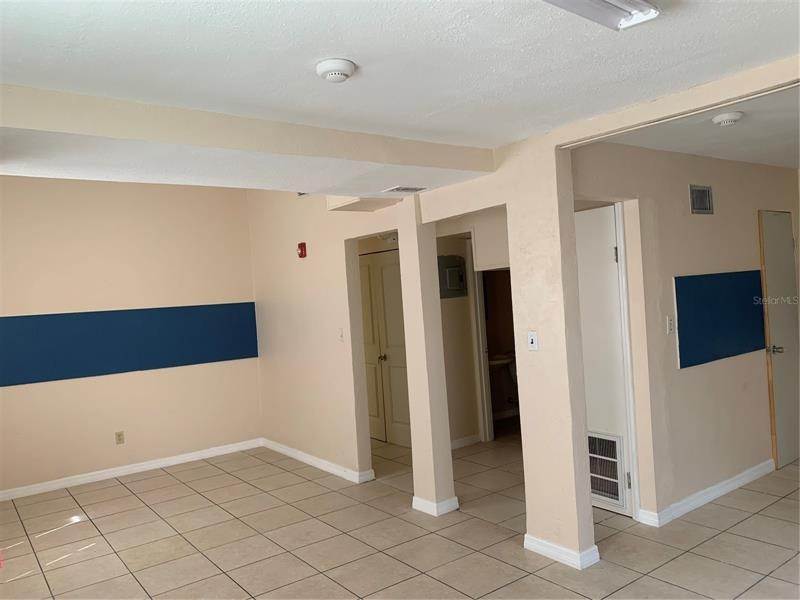 16. Single Family Homes for Sale at 1239 N PINE HILLS ROAD Orlando, Florida 32808 United States