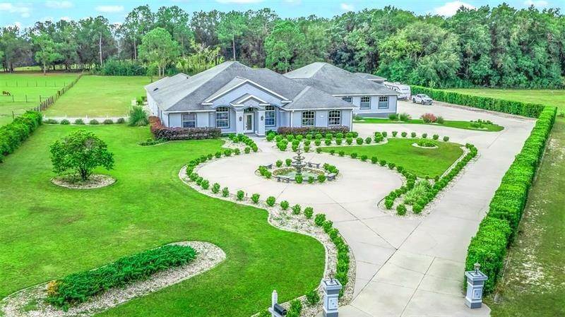 Single Family Homes 为 销售 在 746 VIA SAN POLO Lady Lake, 佛罗里达州 32159 美国