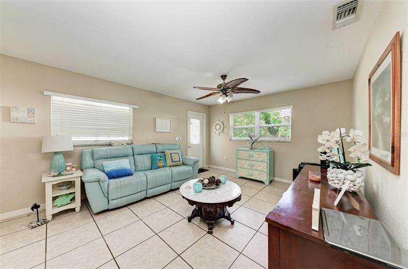 7. Single Family Homes for Sale at 5109 SAN JOSE DRIVE Sarasota, Florida 34235 United States