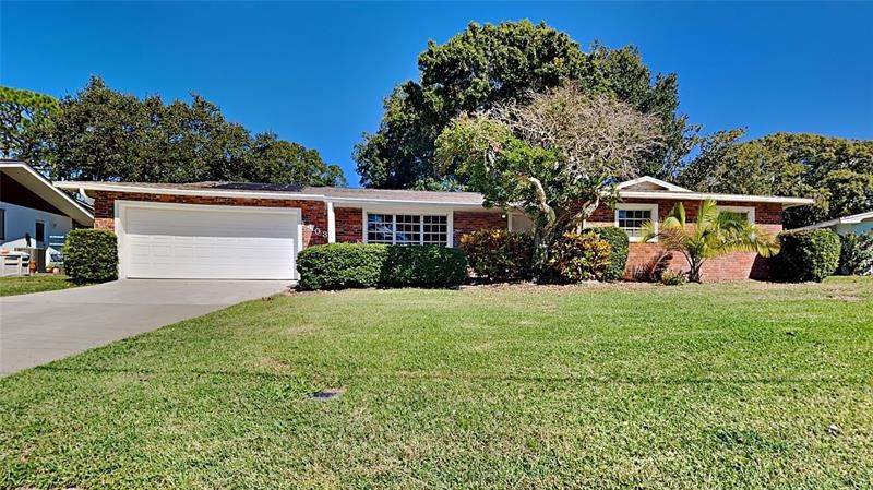 Single Family Homes 为 销售 在 1403 GLENEAGLES CIRCLE 罗克雷治, 佛罗里达州 32955 美国