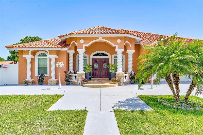 Single Family Homes 为 销售 在 5550 64TH AVENUE Pinellas Park, 佛罗里达州 33781 美国