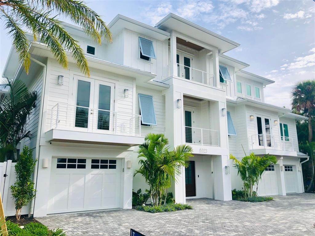 Single Family Homes 为 销售 在 8323 MARINA DRIVE 福尔摩斯海滩, 佛罗里达州 34217 美国