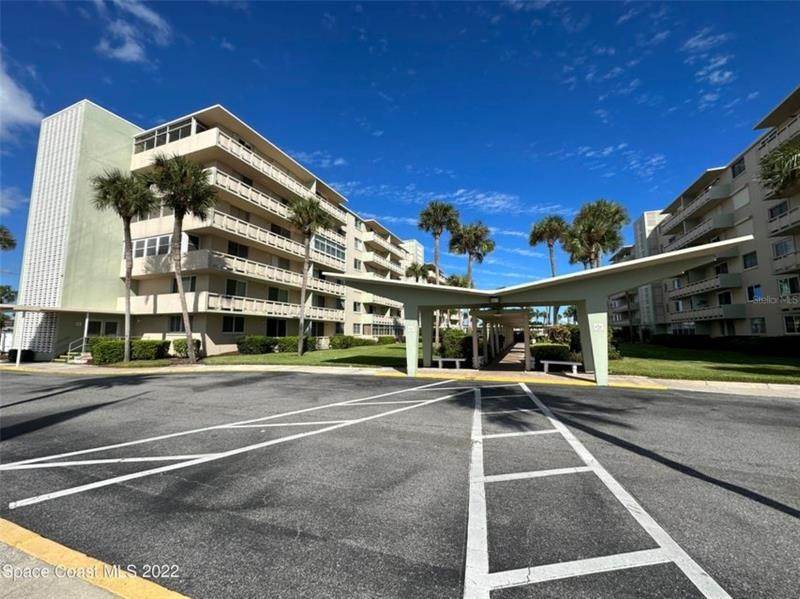 Single Family Homes 为 销售 在 2020 N ATLANTIC AVENUE 415 Cocoa Beach, 佛罗里达州 32931 美国