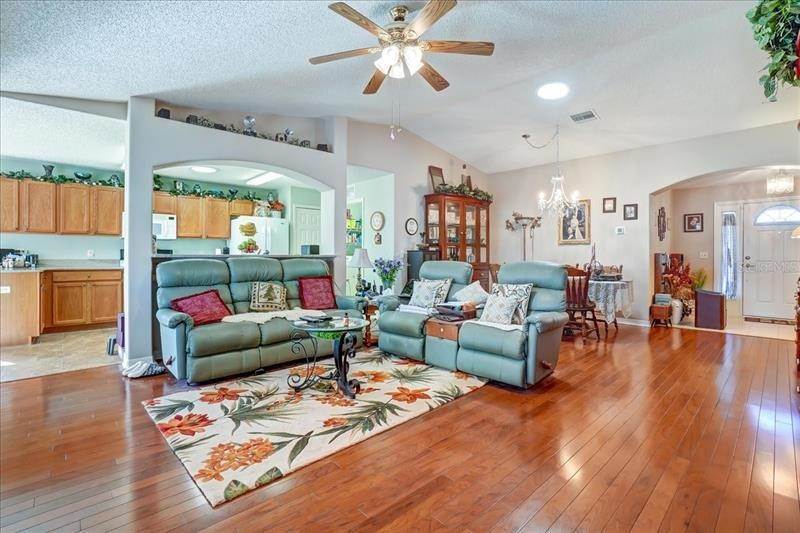 8. Single Family Homes for Sale at 33118 MEADOW SIDE COURT Leesburg, Florida 34748 United States