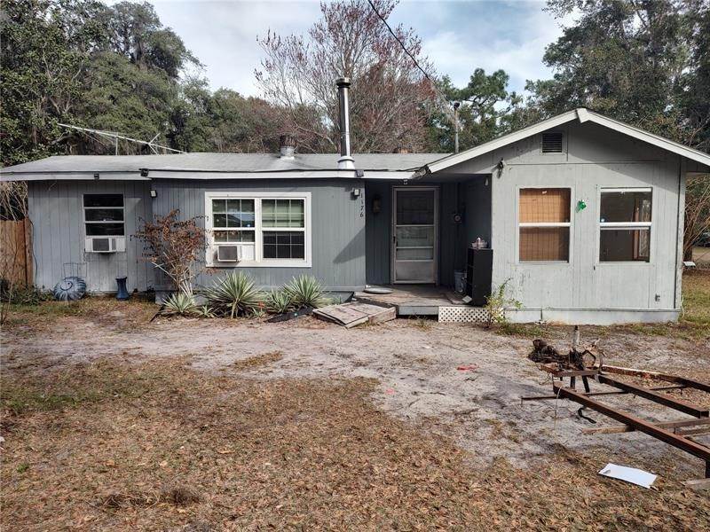 6. Single Family Homes for Sale at 1176 CR 464 ROUTE Lake Panasoffkee, Florida 33538 United States