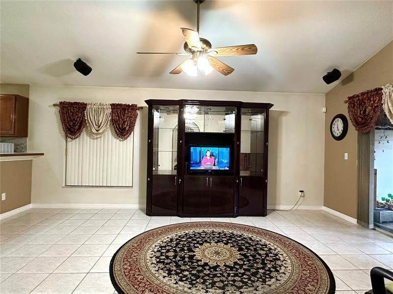 16. Single Family Homes for Sale at 3121 CRYSTAL CREEK BOULEVARD Orlando, Florida 32837 United States