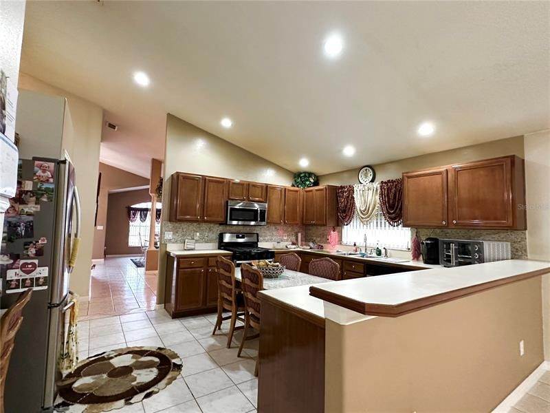 12. Single Family Homes for Sale at 3121 CRYSTAL CREEK BOULEVARD Orlando, Florida 32837 United States