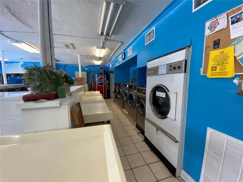 8. Commercial for Sale at 3333 W GANDY BOULEVARD Tampa, Florida 33611 United States