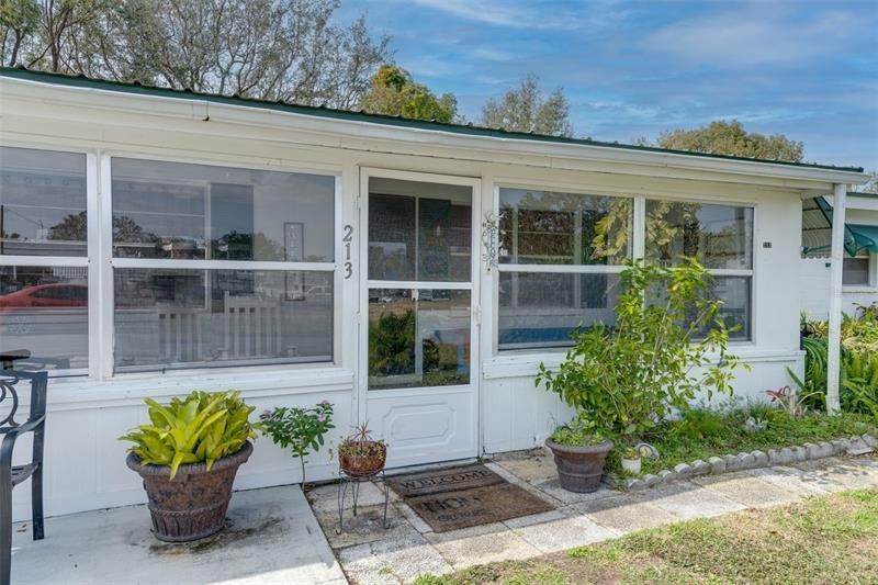4. Single Family Homes for Sale at 213 N SEMINOLE AVENUE Fort Meade, Florida 33841 United States