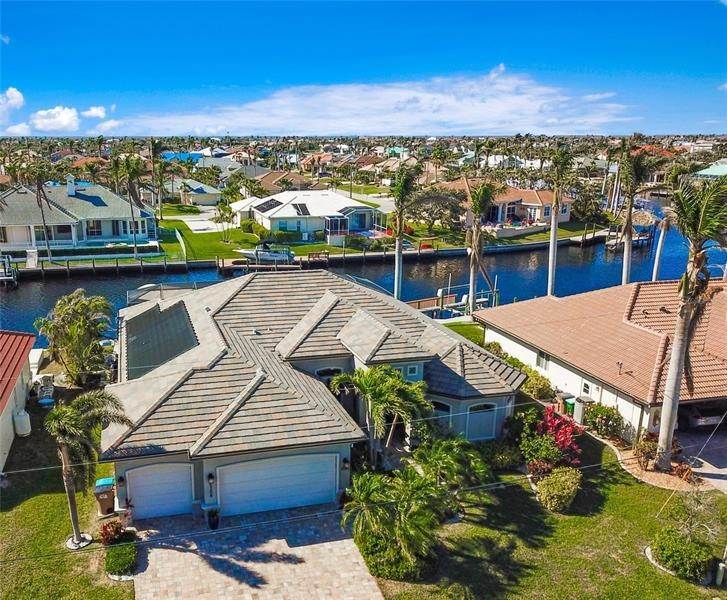 Single Family Homes por un Venta en 5208 SW 22ND PLACE Cape Coral, Florida 33914 Estados Unidos