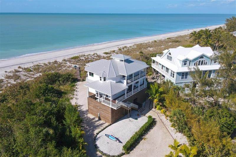5. Single Family Homes for Sale at 460 S GULF BOULEVARD Placida, Florida 33946 United States