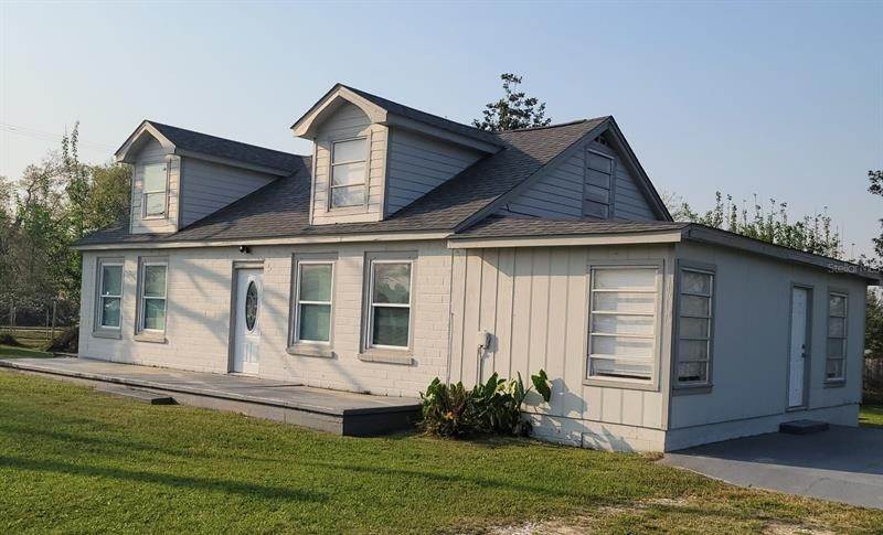 Single Family Homes 为 销售 在 17951 MAIN STREET Blountstown, 佛罗里达州 32424 美国