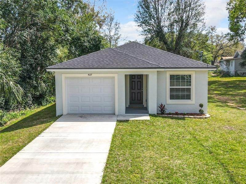 Single Family Homes 为 销售 在 4037 CENTRAL AVENUE Highland City, 佛罗里达州 33846 美国