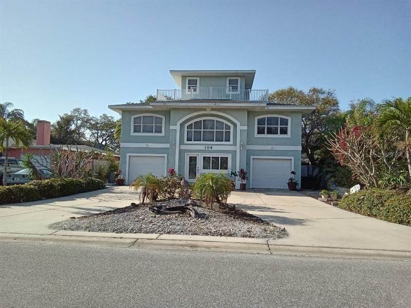 Single Family Homes por un Venta en 108 6TH STREET Belleair Beach, Florida 33786 Estados Unidos