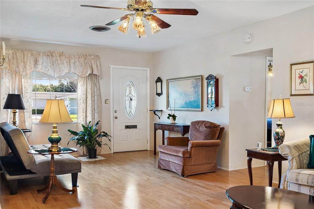 5. Single Family Homes for Sale at 2821 46TH AVENUE St. Petersburg, Florida 33712 United States
