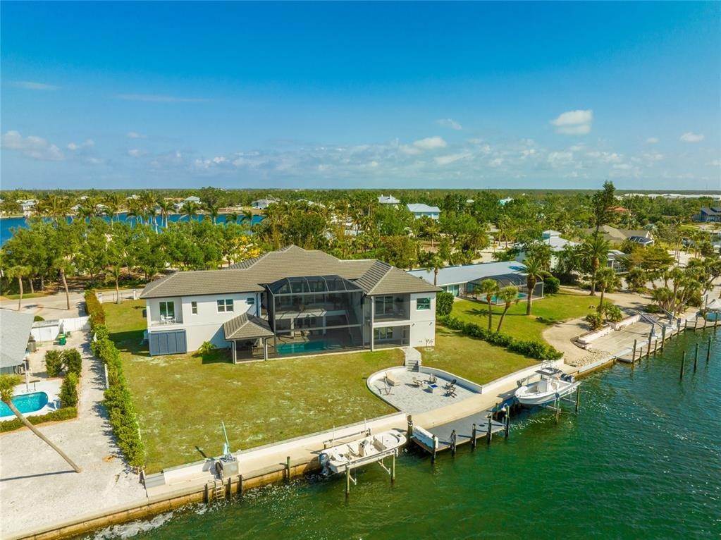 9. Single Family Homes for Sale at 550 GREEN DOLPHIN DRIVE Placida, Florida 33946 United States