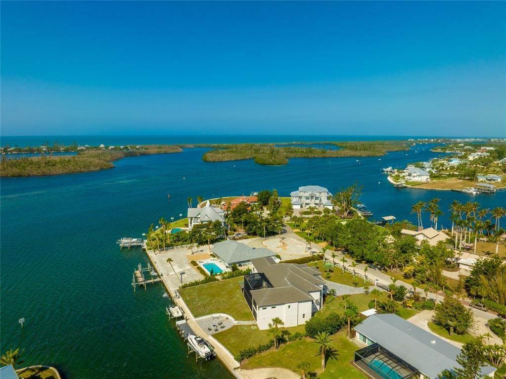 11. Single Family Homes for Sale at 550 GREEN DOLPHIN DRIVE Placida, Florida 33946 United States