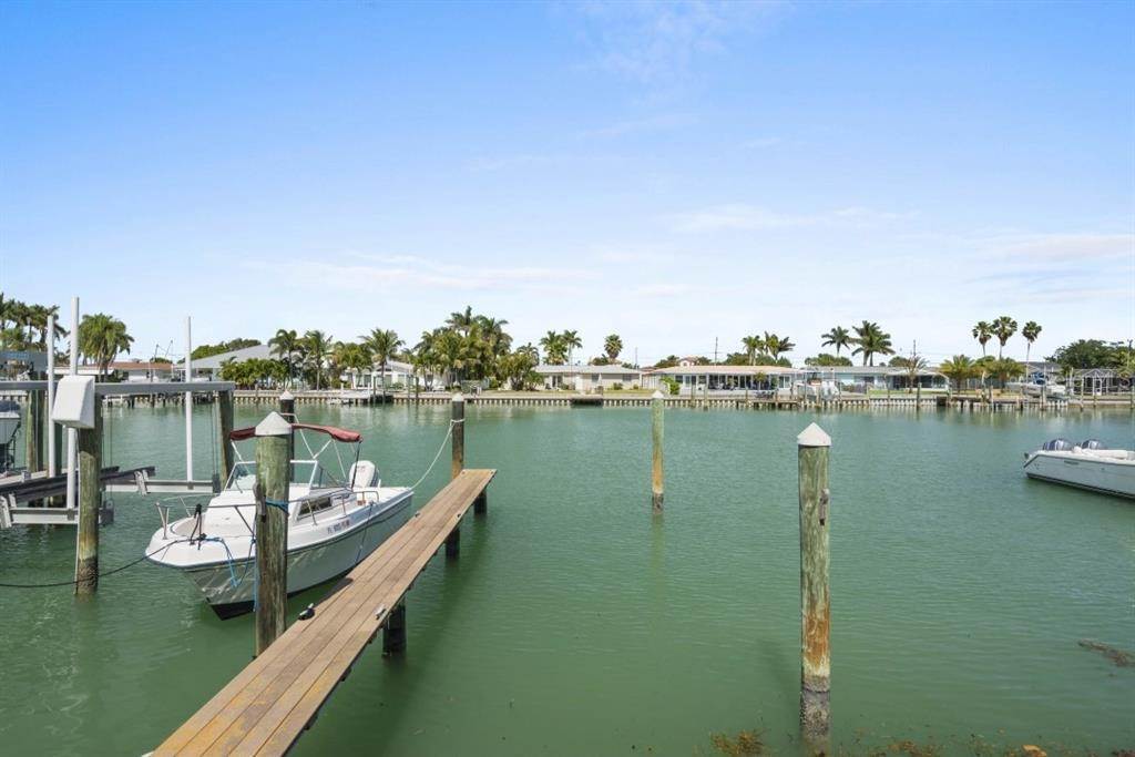 7. Single Family Homes for Sale at 12405 3RD STREET 107 Treasure Island, Florida 33706 United States