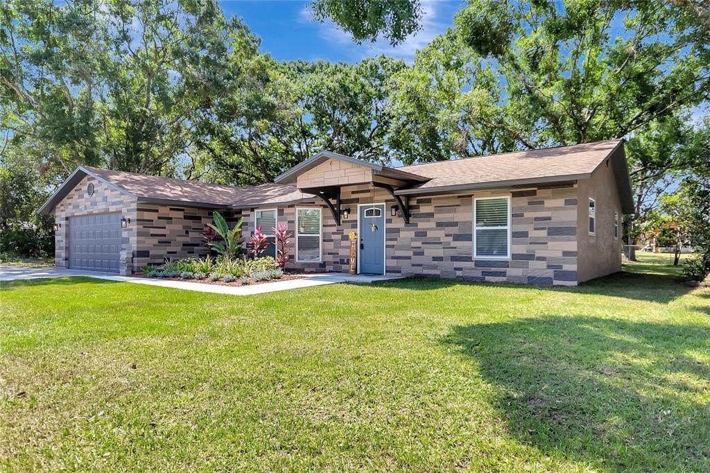 Single Family Homes 为 销售 在 990 WACO BOULEVARD Palm Bay, 佛罗里达州 32909 美国