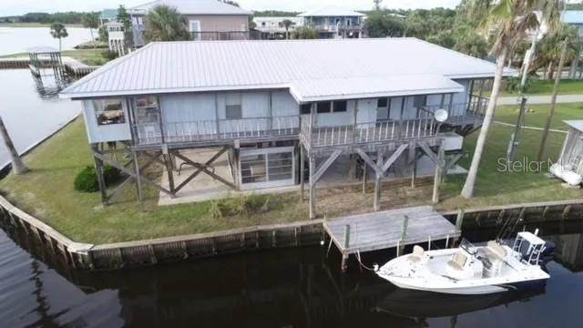 Single Family Homes 为 销售 在 151 5TH AVENUE Horseshoe Beach, 佛罗里达州 32648 美国