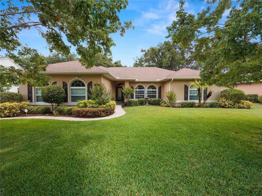 5. Single Family Homes for Sale at 1511 ROYAL FOREST LOOP Lakeland, Florida 33811 United States