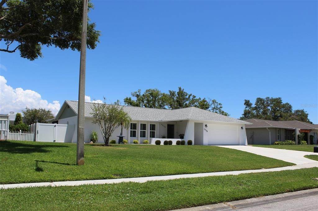 4. Single Family Homes for Sale at 1238 PINEBROOK WAY Venice, Florida 34285 United States