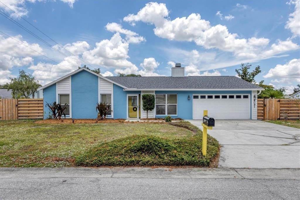 3. Single Family Homes for Sale at 8097 GLENBROOKE LANE Sarasota, Florida 34243 United States