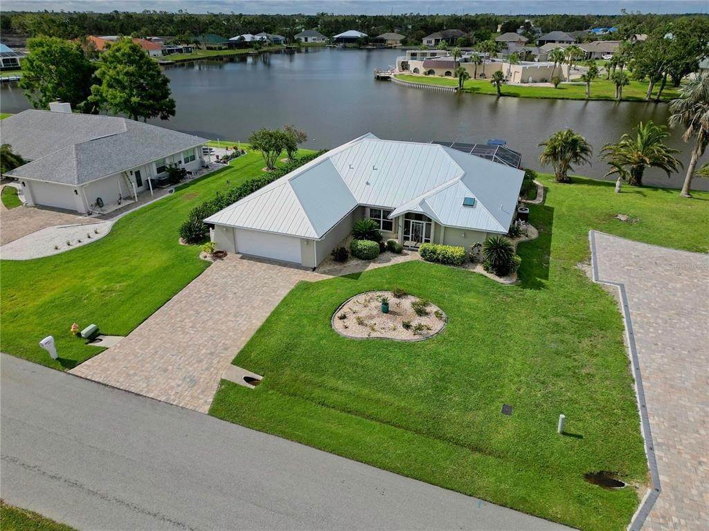 Single Family Homes por un Venta en 11625 SW DALLAS DRIVE Lake Suzy, Florida 34269 Estados Unidos
