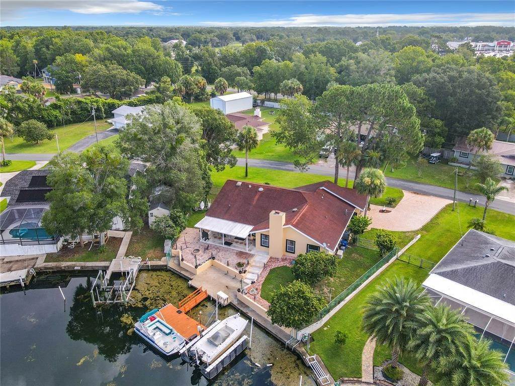 Single Family Homes 为 销售 在 1542 SE PINWHEEL DRIVE 水晶河, 佛罗里达州 34429 美国