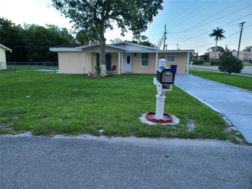 Single Family Homes 为 销售 在 5699 SE 44TH AVENUE 斯图尔特, 佛罗里达州 34997 美国