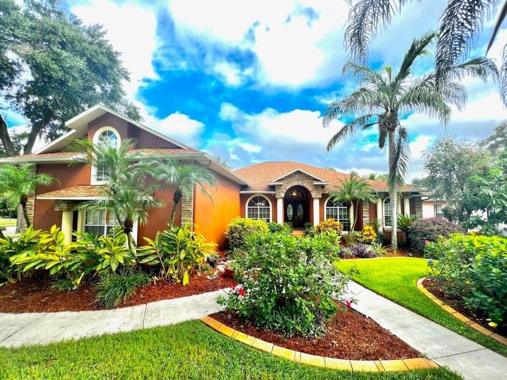 Single Family Homes por un Venta en 2314 VALRICO FOREST DRIVE Valrico, Florida 33594 Estados Unidos