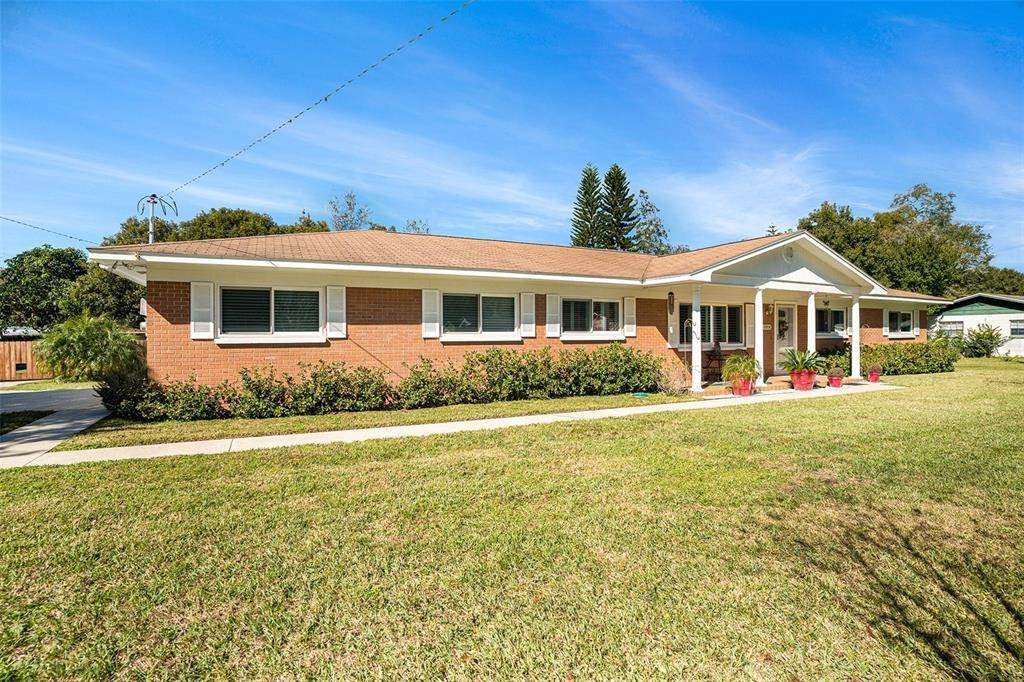 2. Single Family Homes for Sale at 1014 Mandalay DRIVE Brandon, Florida 33511 United States