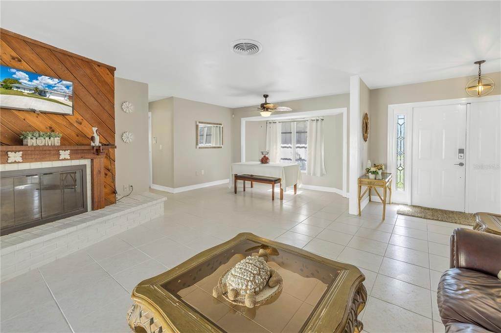 7. Single Family Homes for Sale at 1119 N Cypress Point DRIVE Venice, Florida 34293 United States
