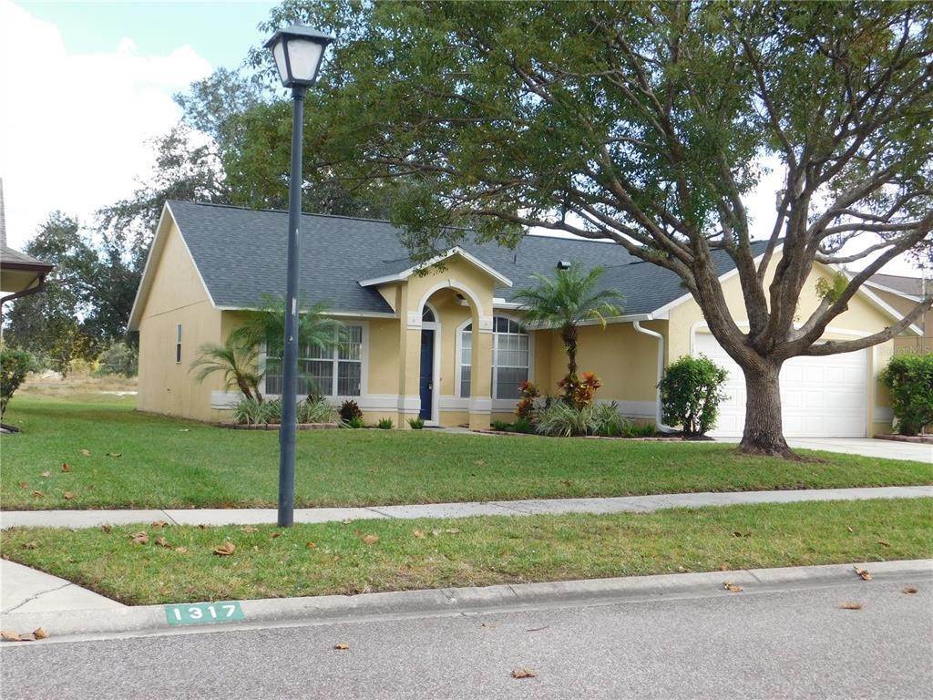 2. Single Family Homes for Sale at 1313 Silverthorn DRIVE Orlando, Florida 32825 United States