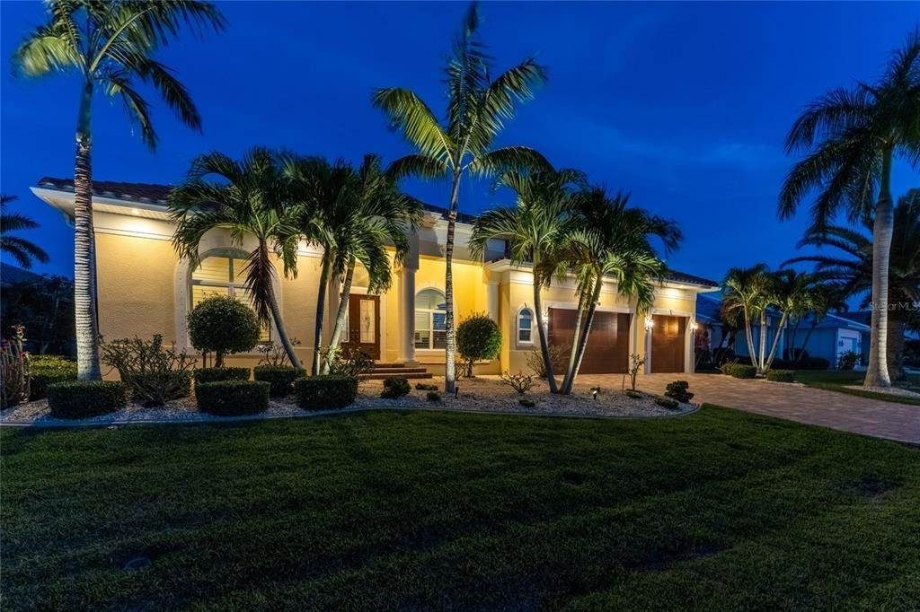 10. Single Family Homes for Sale at 3726 Candia DRIVE Punta Gorda, Florida 33950 United States