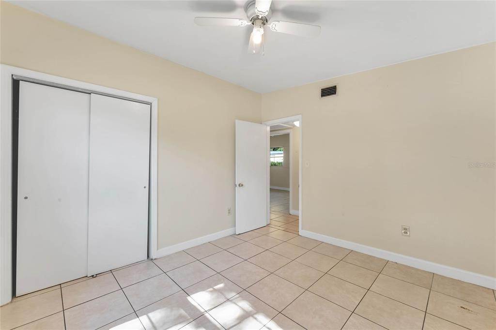 20. Single Family Homes for Sale at 5813 Hornet DRIVE Orlando, Florida 32808 United States