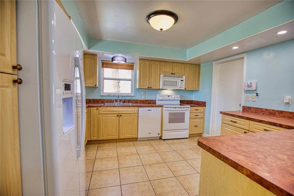 13. Single Family Homes for Sale at 282 Annapolis LANE Rotonda West, Florida 33947 United States