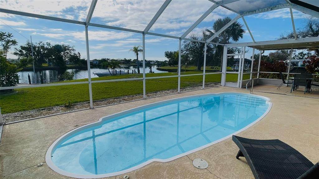 5. Single Family Homes for Sale at 601 Sharon CIRCLE Port Charlotte, Florida 33952 United States