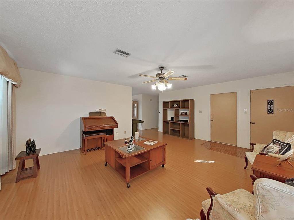 15. Single Family Homes for Sale at 13820 Plumosa AVENUE Hudson, Florida 34667 United States