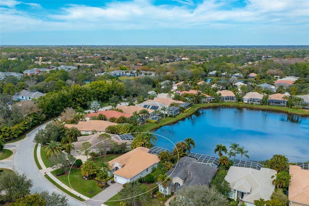 6. Single Family Homes for Sale at 8417 Abingdon Court University Park, Florida 34201 United States