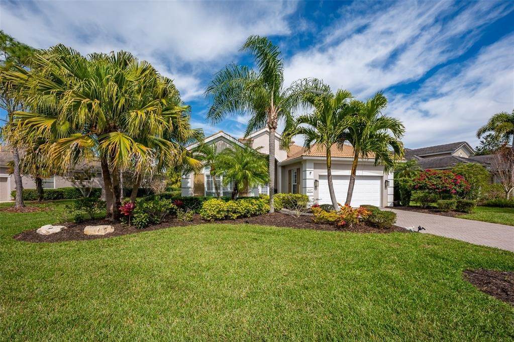 12. Single Family Homes for Sale at 8417 Abingdon Court University Park, Florida 34201 United States